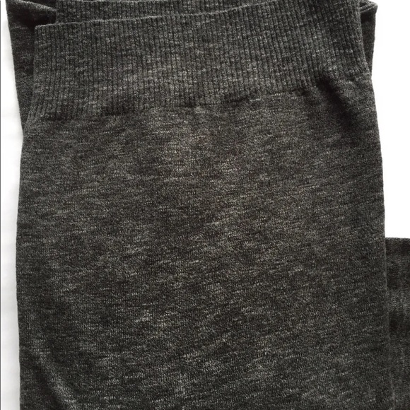 American Eagle Outfitter Men’s V Neck Sweater Heather Grey Medium Athletic Fit - Picture 9 of 11